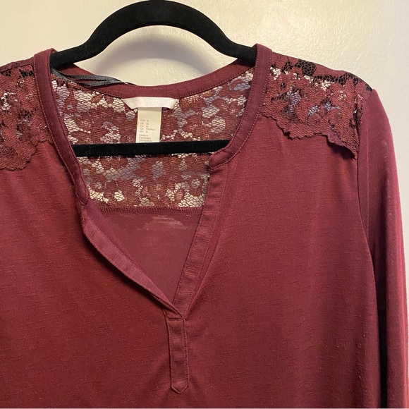 🖤5/$20 H&M Burgundy Lace Detail 3/4 Length Sleeve Top - Picture 3 of 7